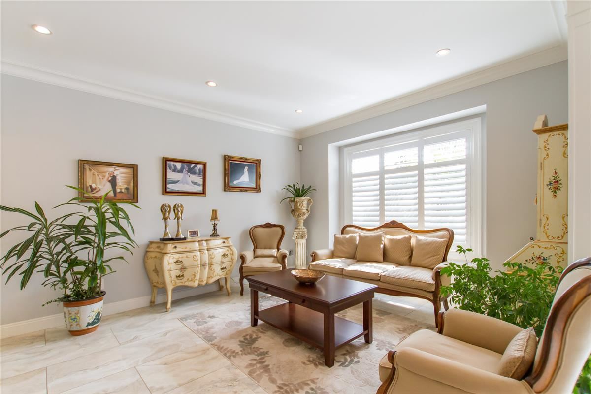 555 Carleton Ave, Burnaby 38