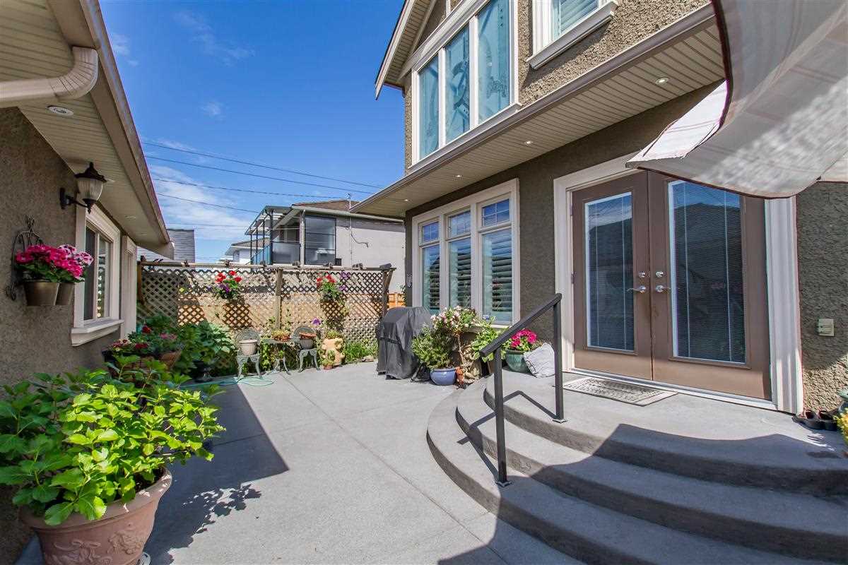 555 Carleton Ave, Burnaby 34