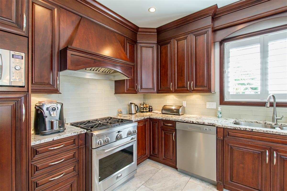 555 Carleton Ave, Burnaby 29