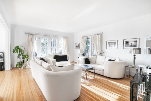 1495 W Keith Rd, Vancouver