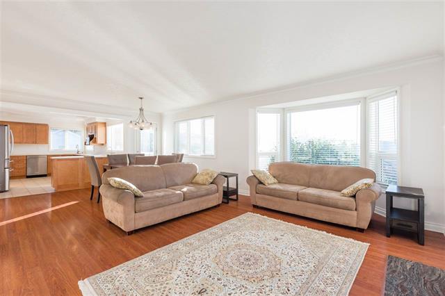 7337 Curtis St, Burnaby