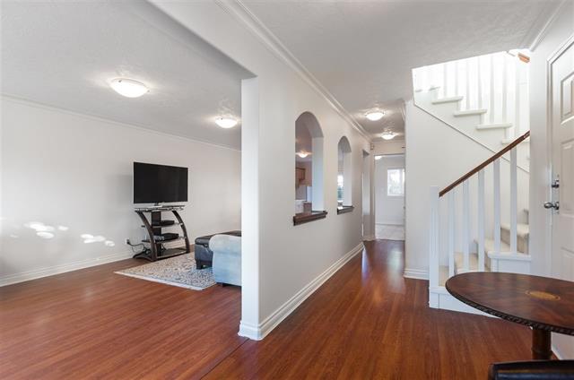 7337 Curtis St, Burnaby 16