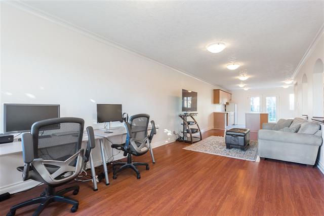 7337 Curtis St, Burnaby 13
