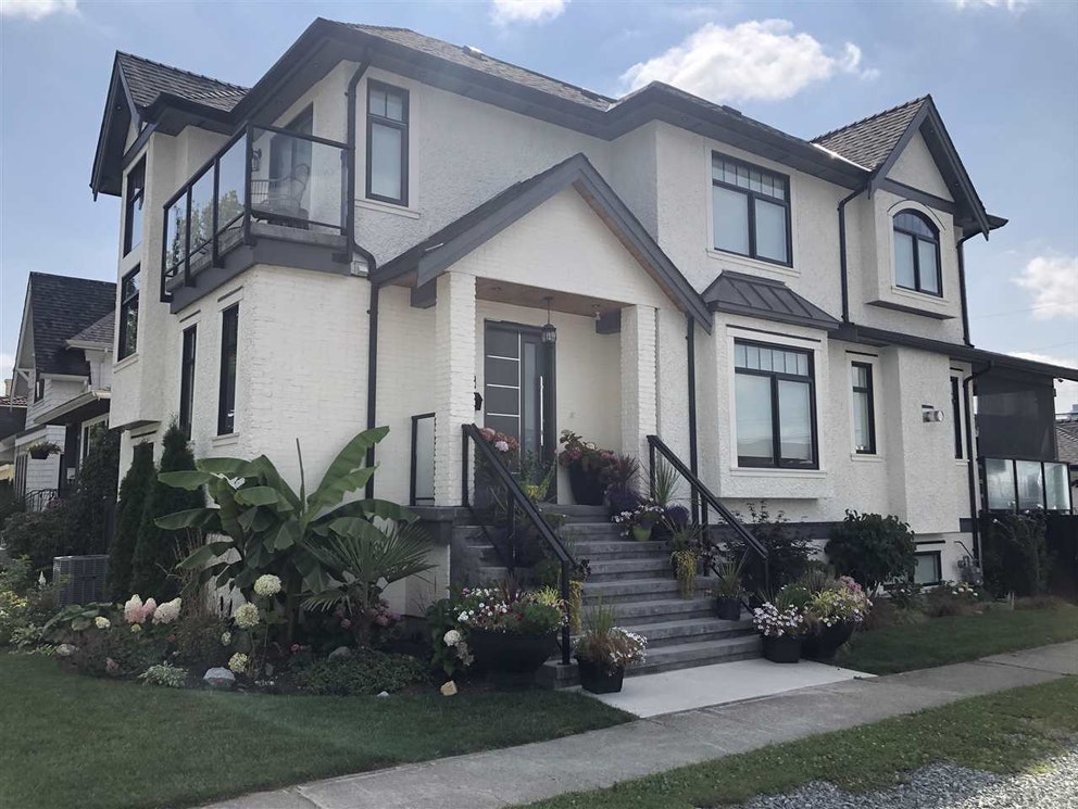 588 Madison Ave, Burnaby