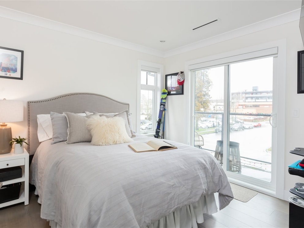 588 Madison Ave, Burnaby 13