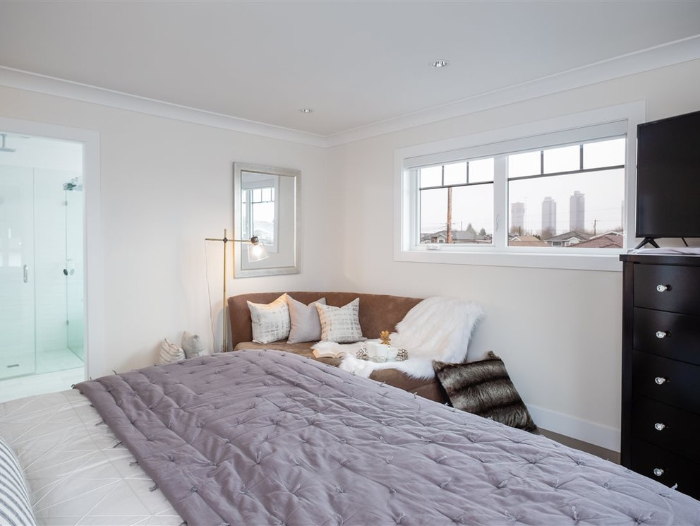 588 Madison Ave, Burnaby 14