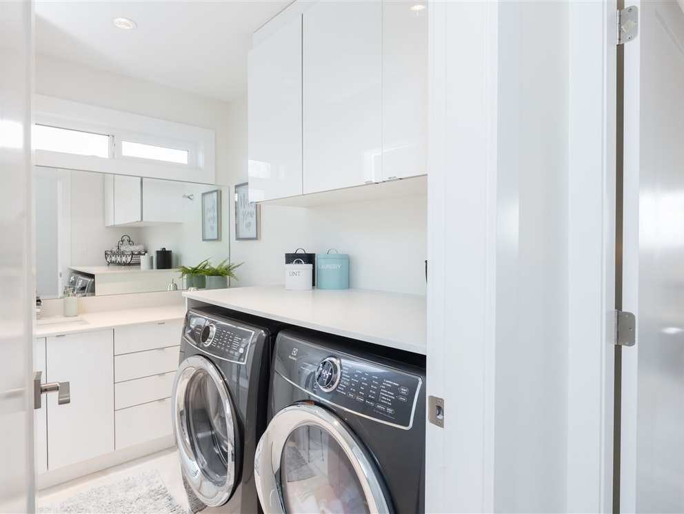 588 Madison Ave, Burnaby 15