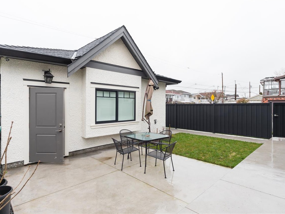 588 Madison Ave, Burnaby 19