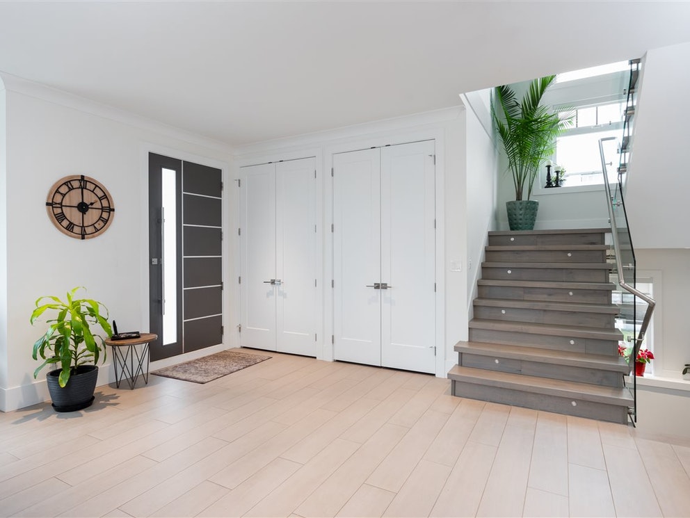 588 Madison Ave, Burnaby 4