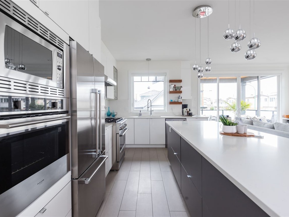 588 Madison Ave, Burnaby 7