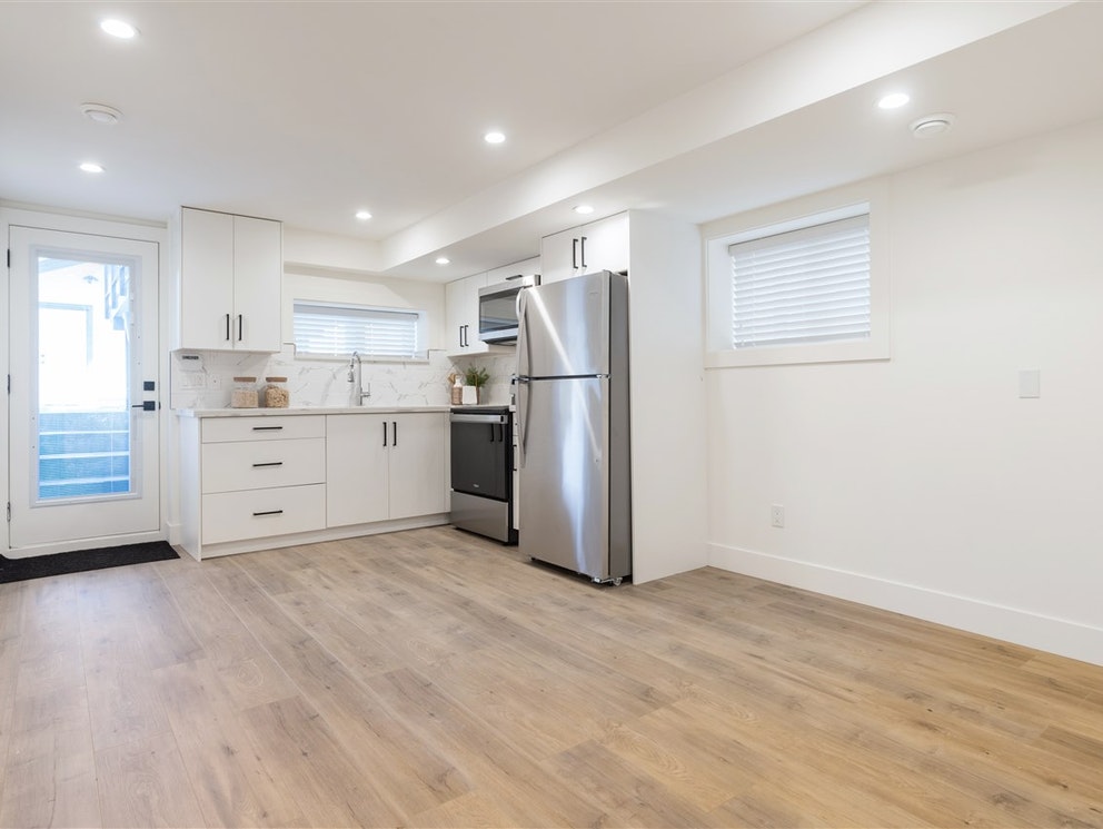11 Howard Ave, Burnaby 20