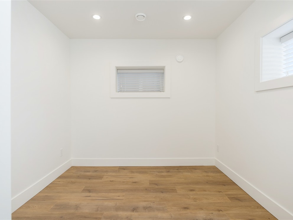 11 Howard Ave, Burnaby 21