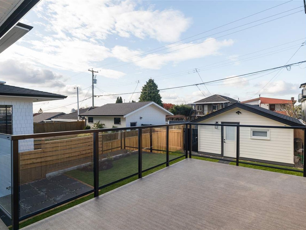 11 Howard Ave, Burnaby 25