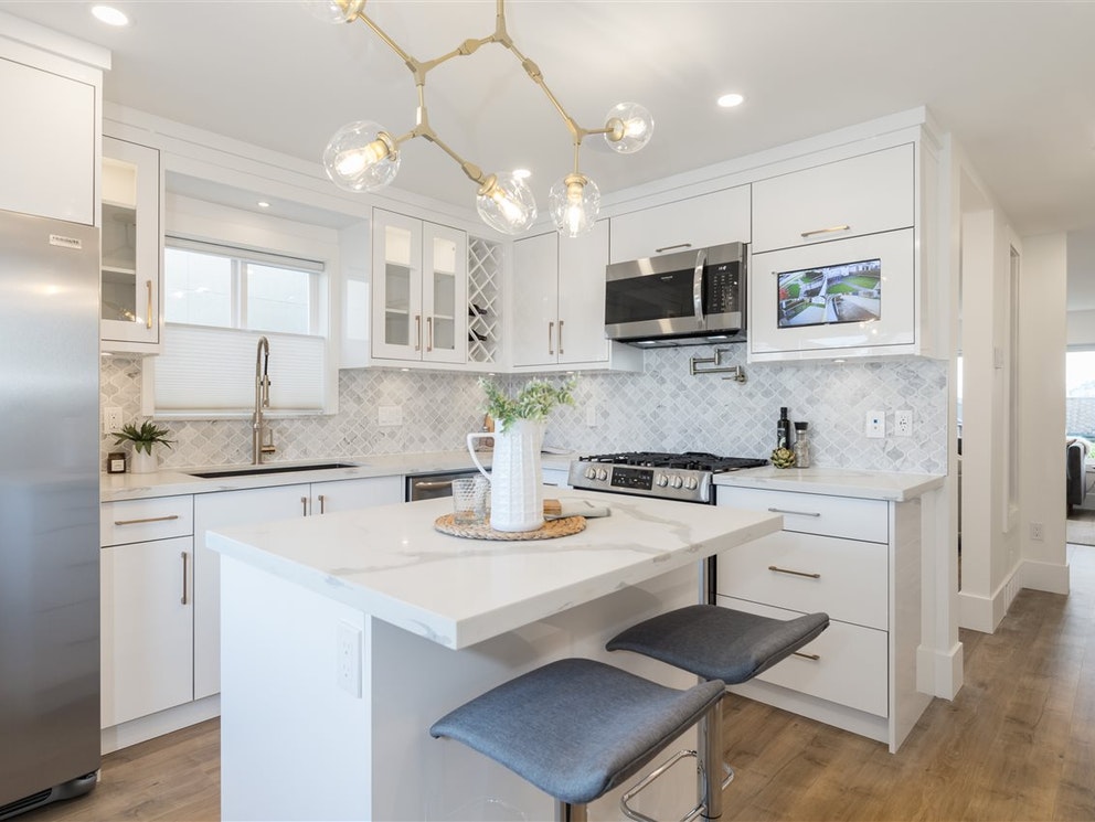11 Howard Ave, Burnaby 8