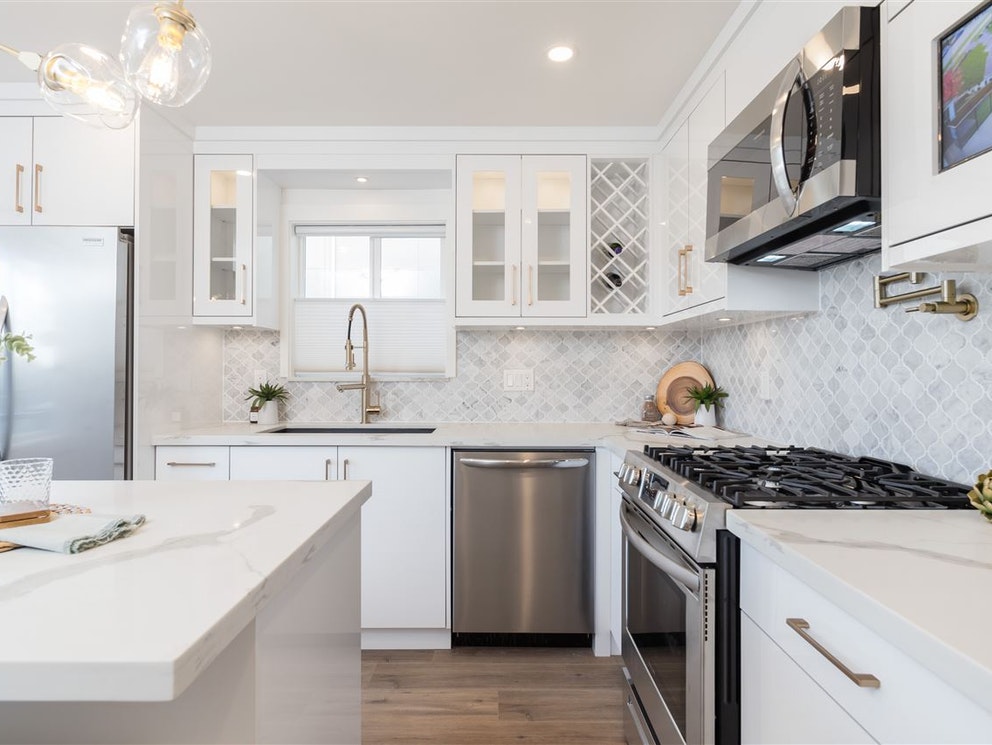11 Howard Ave, Burnaby 10