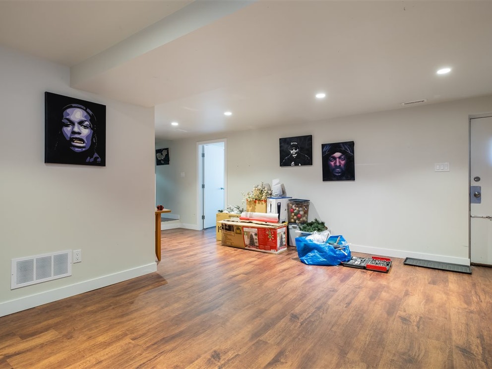 3774 Oxford St, Burnaby 11