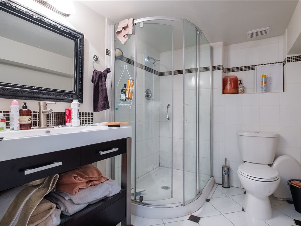 3774 Oxford St, Burnaby 18