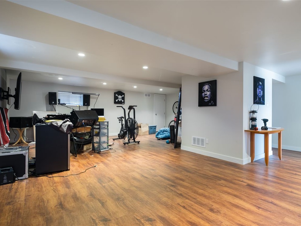 3774 Oxford St, Burnaby 8