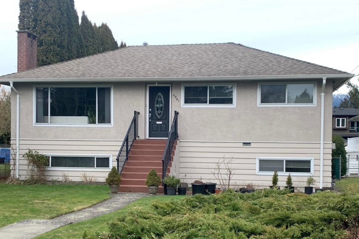 6841 Carnegie St, Burnaby 2