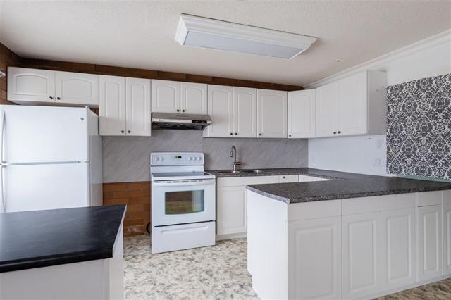 220 N Grosvenor Ave, Burnaby 11