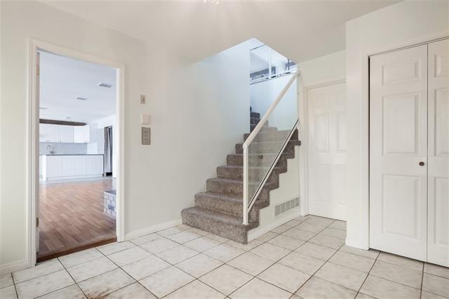 220 N Grosvenor Ave, Burnaby 19