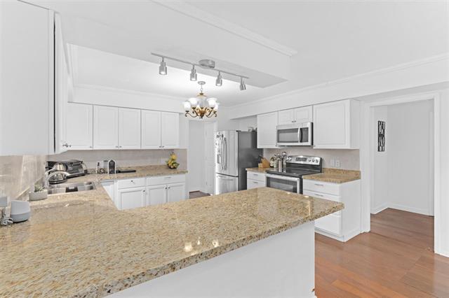 6 2206 Folkstone Way, West Vancouver 7