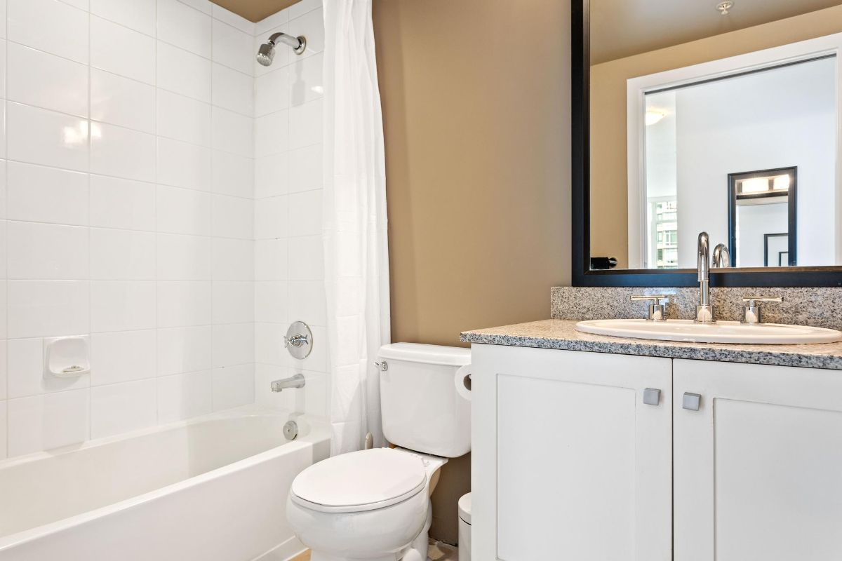 1202 480 Robson Street, Vancouver West 8