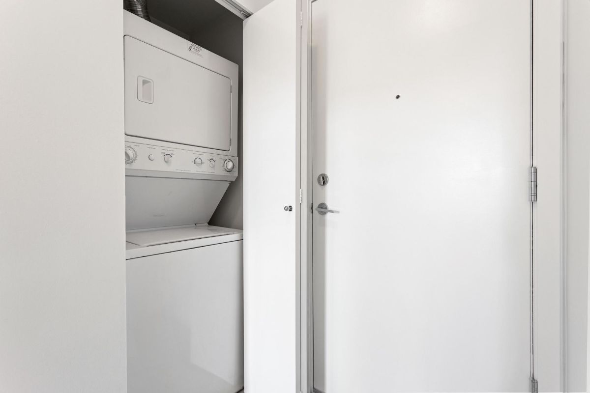 1202 480 Robson Street, Vancouver West 12