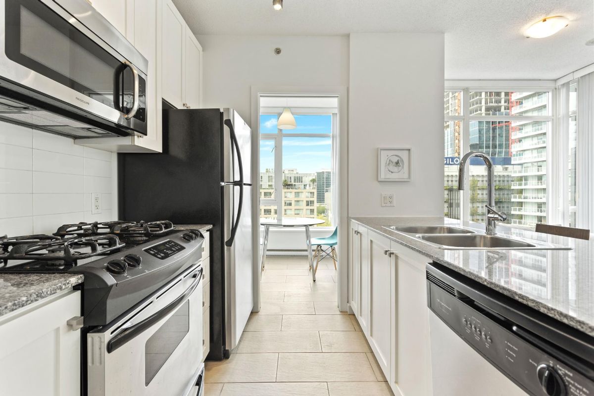 1202 480 Robson Street, Vancouver West 14
