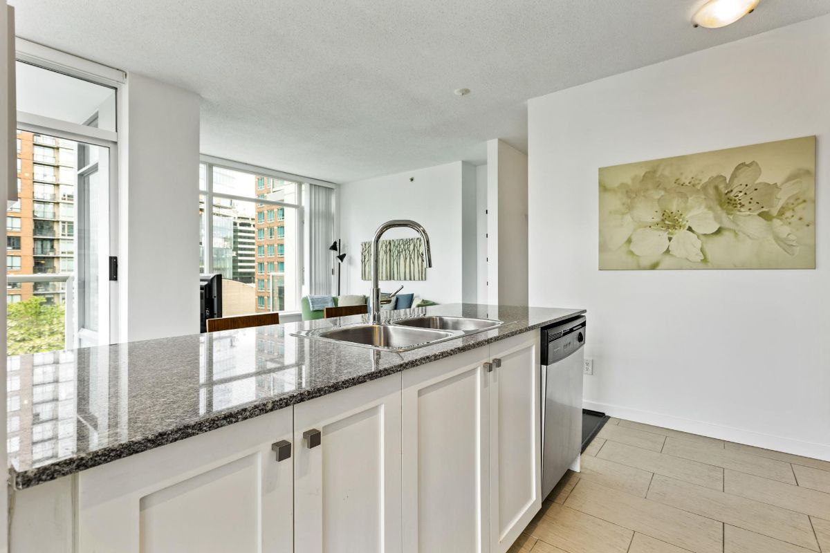 1202 480 Robson Street, Vancouver West 17