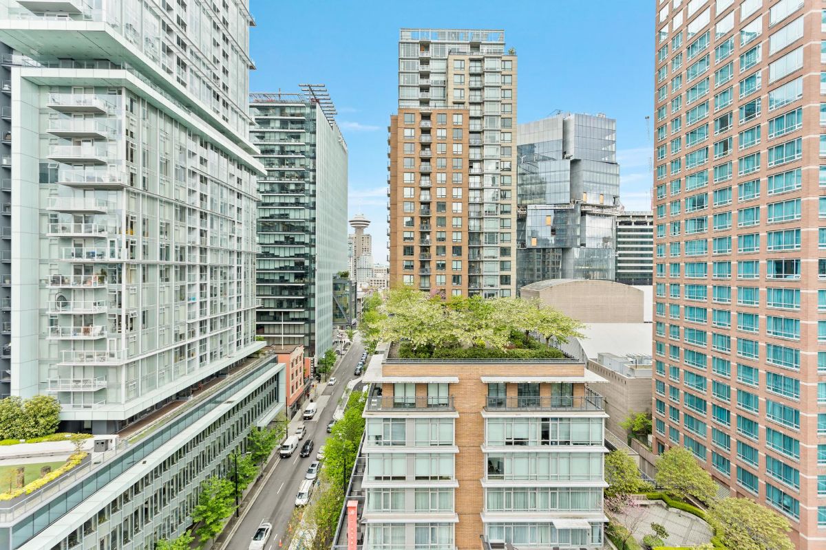 1202 480 Robson Street, Vancouver West 30