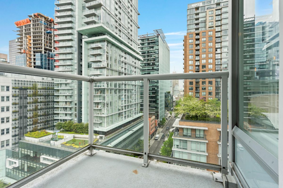 1202 480 Robson Street, Vancouver West 31