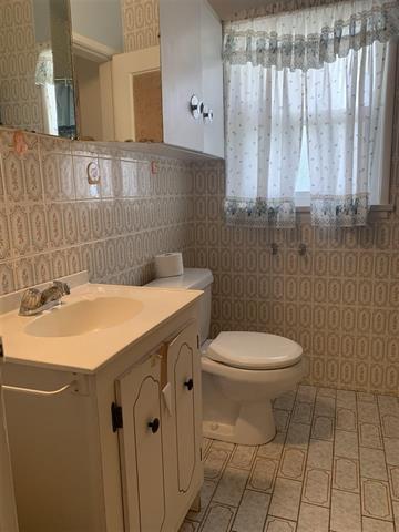 2568 E 8TH AVENUE, Vancouver East 7