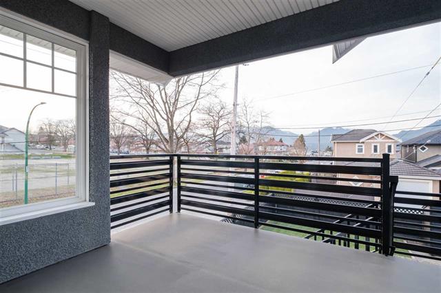 4407 Pandora Street, Burnaby 4