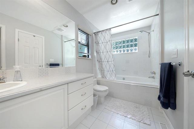 4794 Willowdale Place, Burnaby South 18