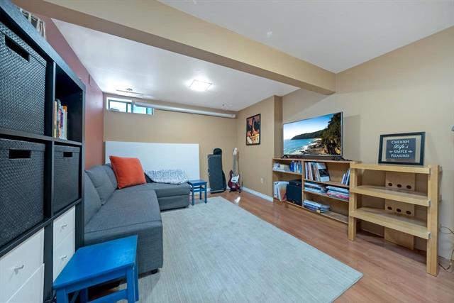 4794 Willowdale Place, Burnaby South 21