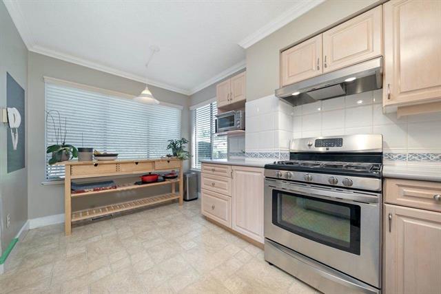 4794 Willowdale Place, Burnaby South 5