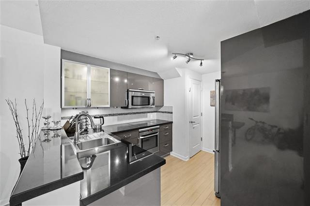 Th4 1889 Rosser Ave, Burnaby North 7