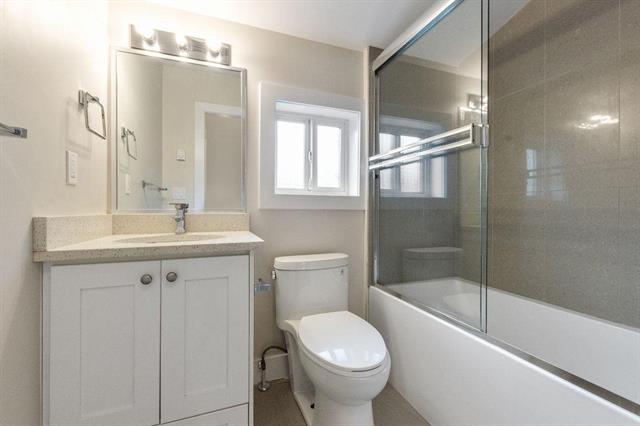 2528 E 19TH AVENUE, Vancouver East 33