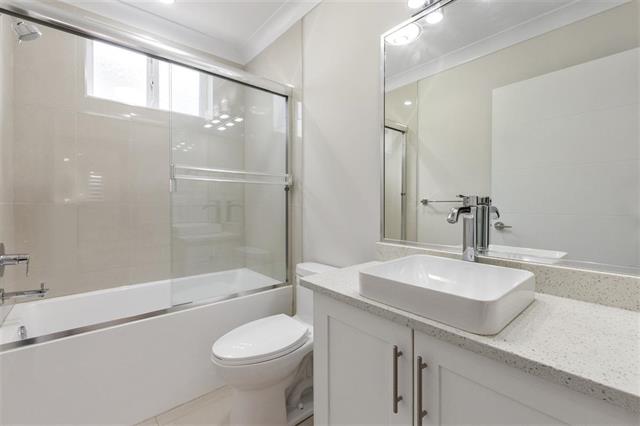 2528 E 19TH AVENUE, Vancouver East 7