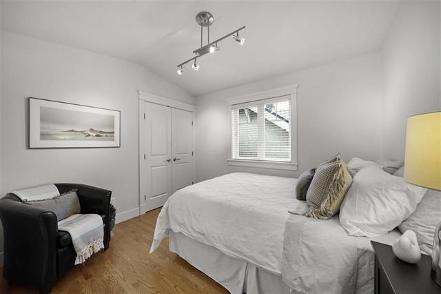 4267 TRIUMPH STREET, Burnaby North 14