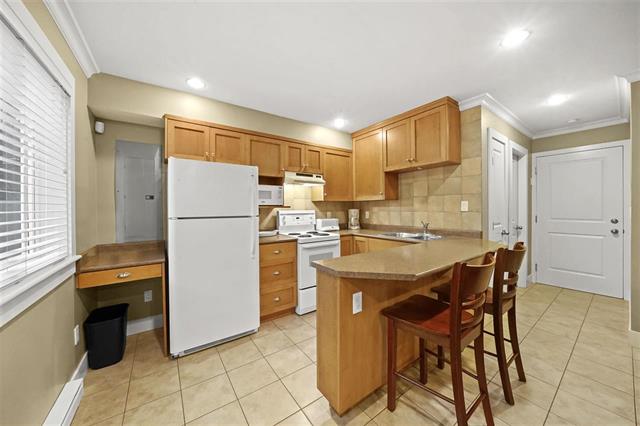 4267 TRIUMPH STREET, Burnaby North 22
