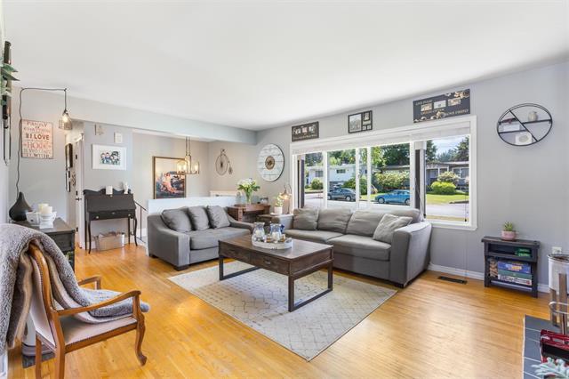 817 GROVER AVENUE, Coquitlam 4