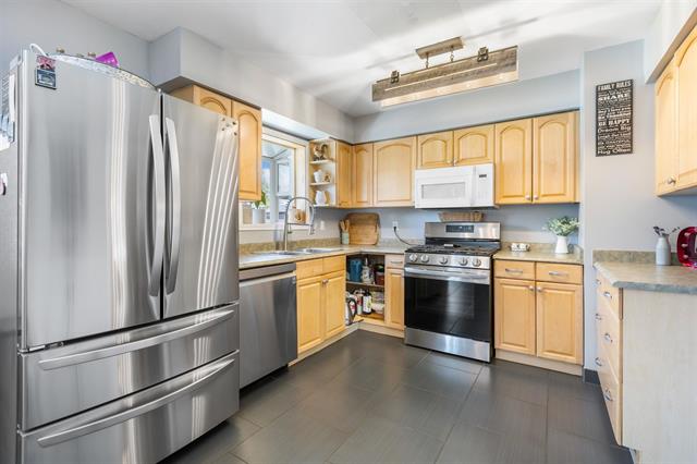 817 GROVER AVENUE, Coquitlam 6