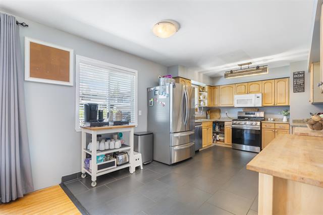 817 GROVER AVENUE, Coquitlam 8