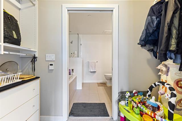 323 22 E ROYAL AVENUE, New Westminster 24