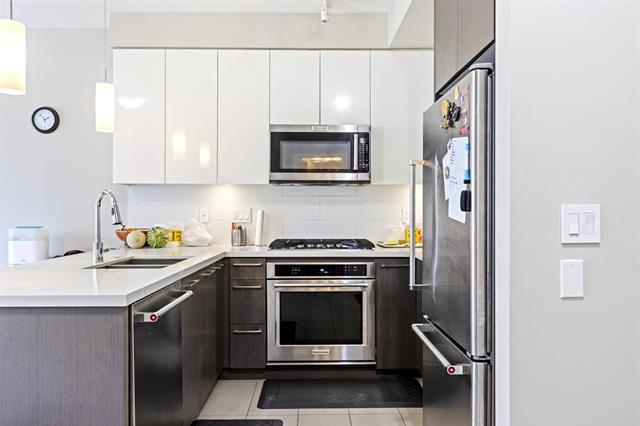 323 22 E ROYAL AVENUE, New Westminster 3