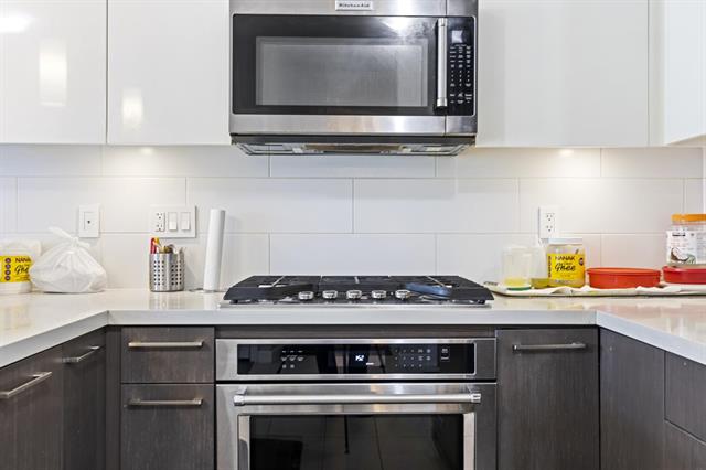 323 22 E ROYAL AVENUE, New Westminster 4