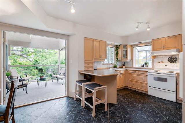 3804 Cambridge St, Burnaby North 11