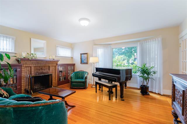 3804 Cambridge St, Burnaby North 3